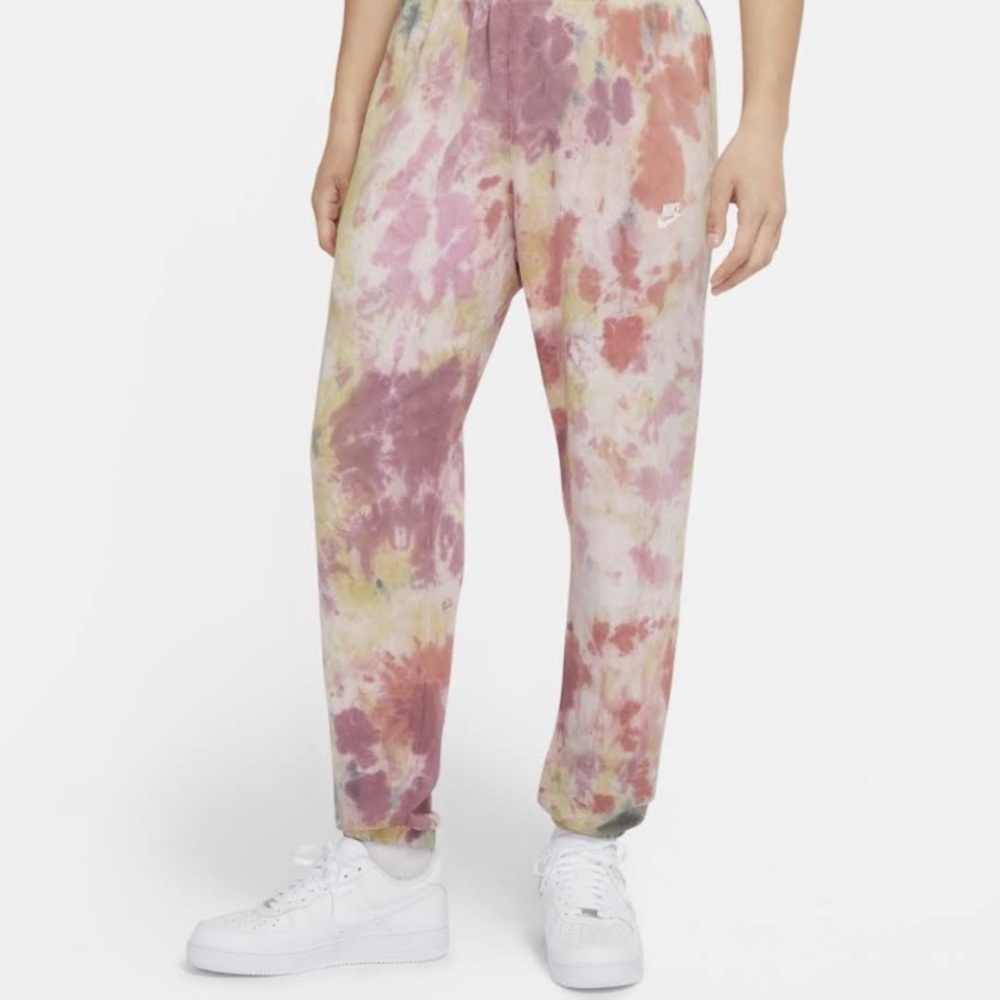 NWT Nike Sportswear Club Fleece Pants